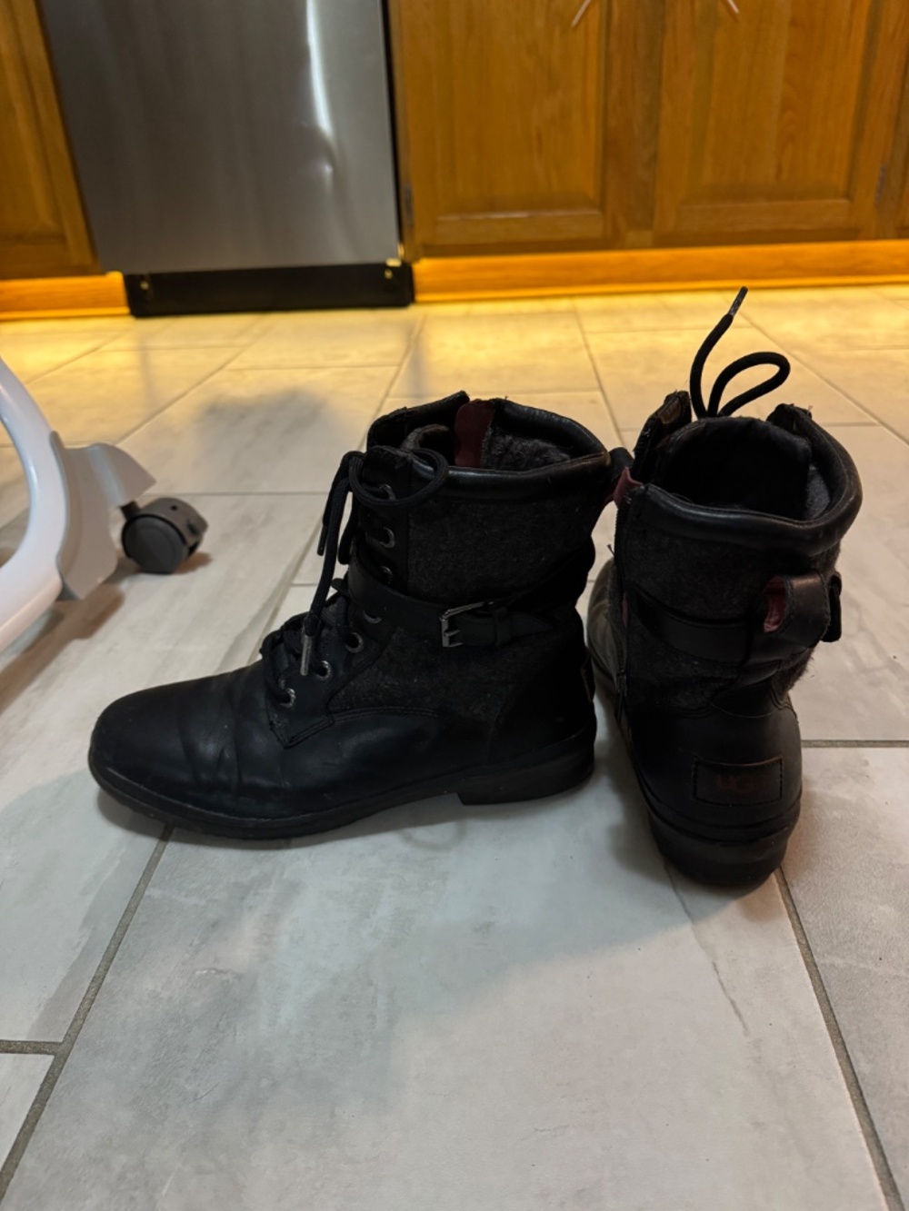 Uggs - Picture 4 of 6